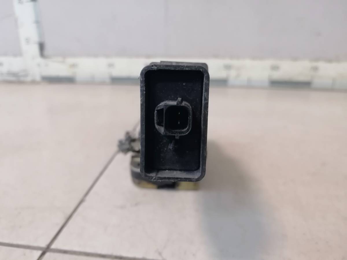 Замок двери передней правой Volvo V40 2001-2004