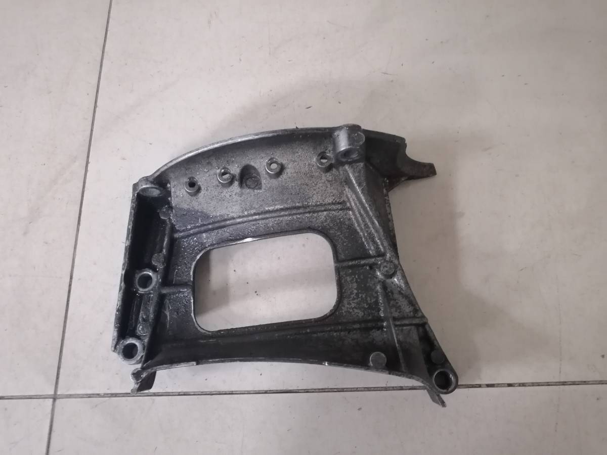 Кронштейн опоры двигателя Toyota Vitz (P10) 1999-2005