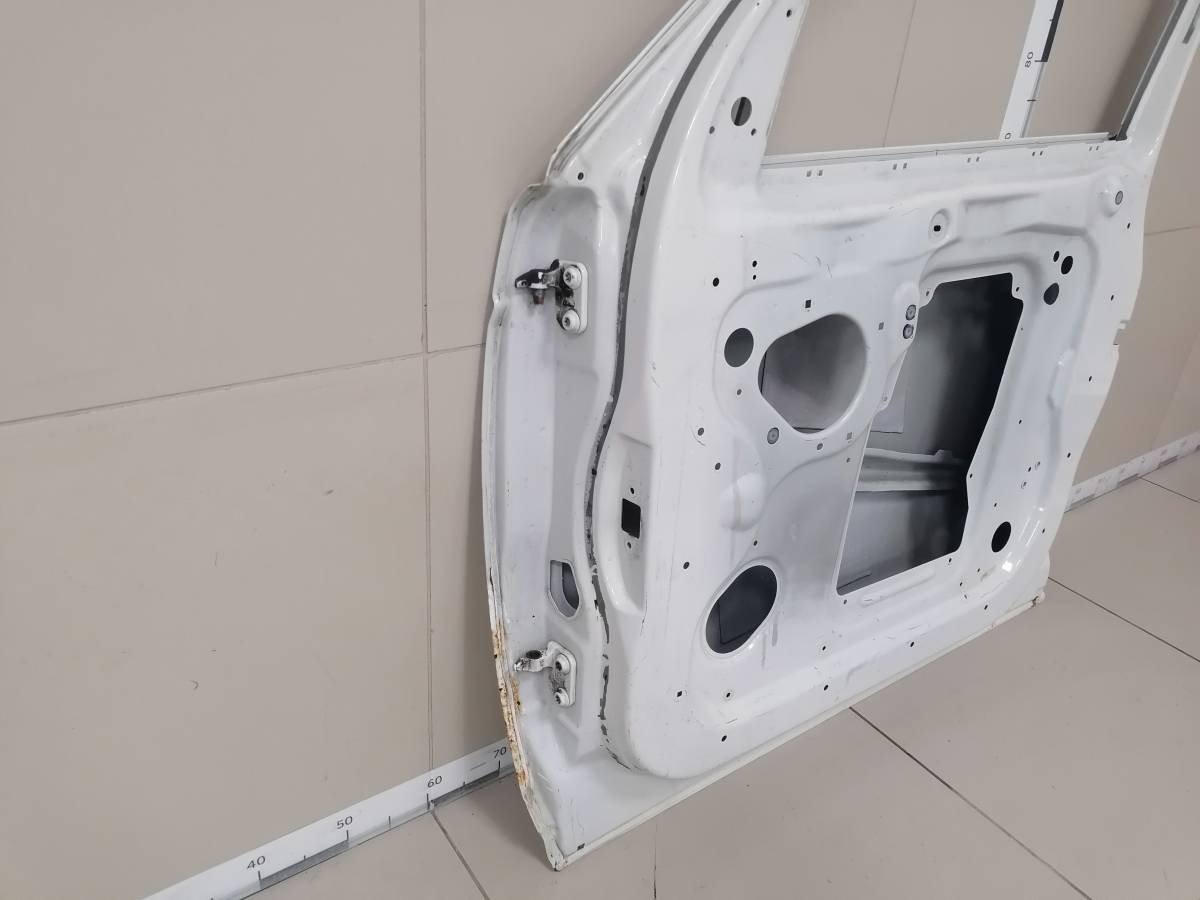 Дверь передняя правая Land Rover Discovery 3 2004-2009