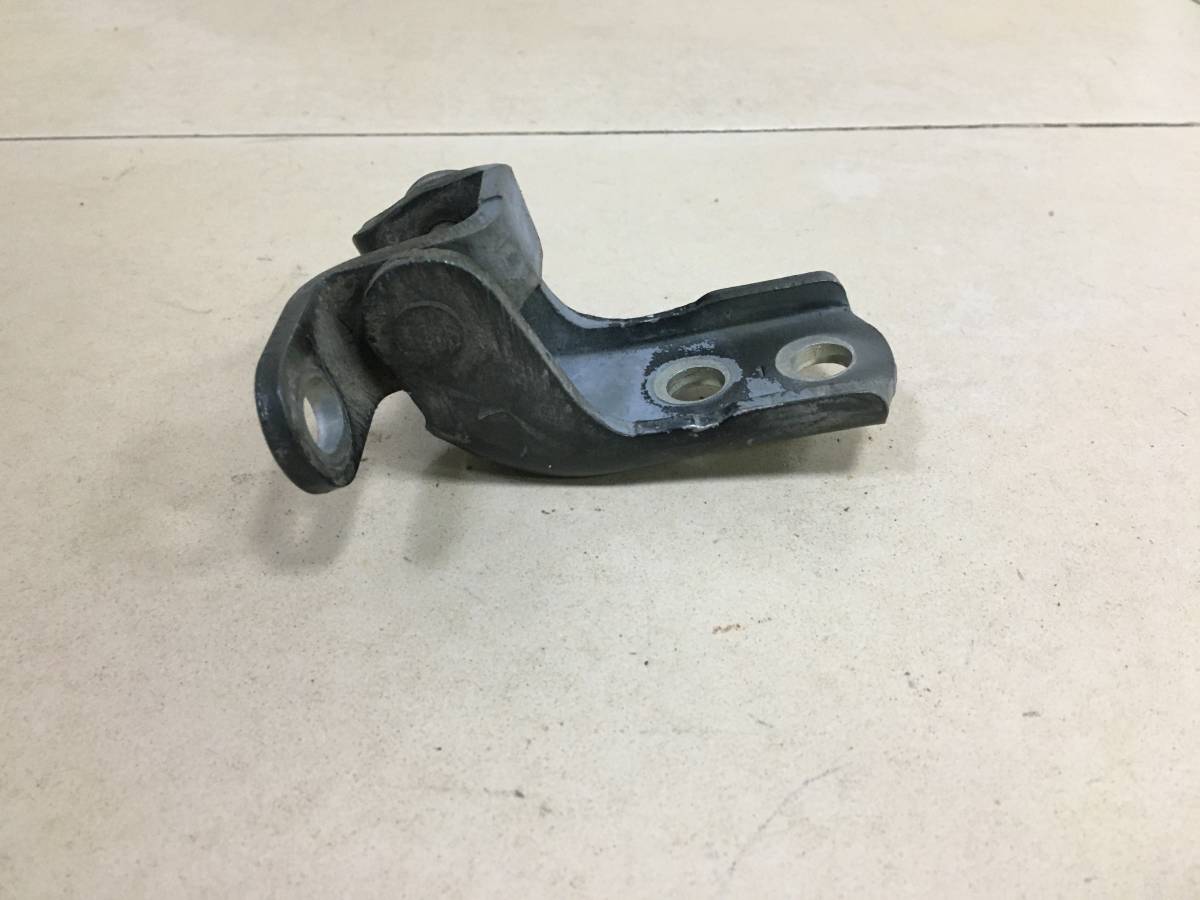 Петля двери передней правой верхняя Toyota Avensis (T250) 2003-2009