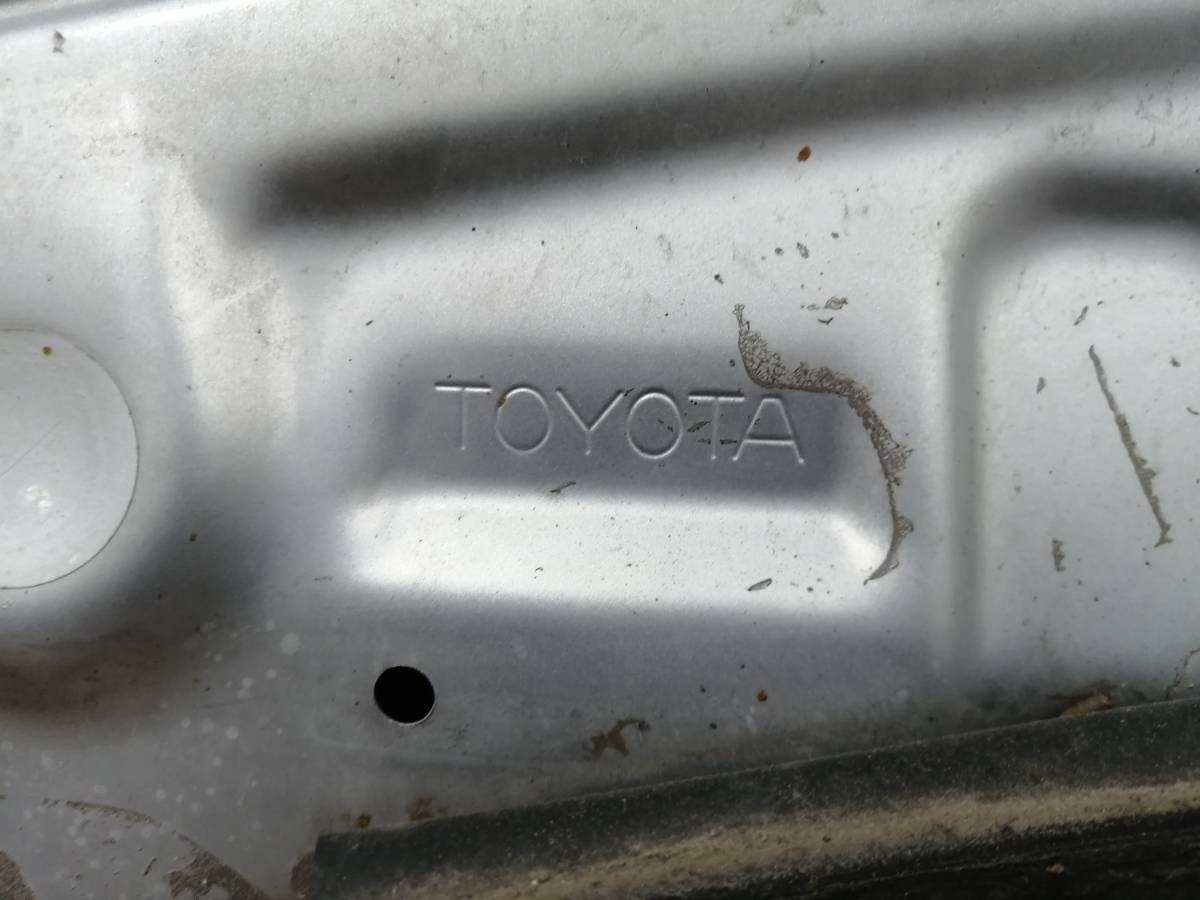 Капот Toyota Ist (XP60) 2001-2007