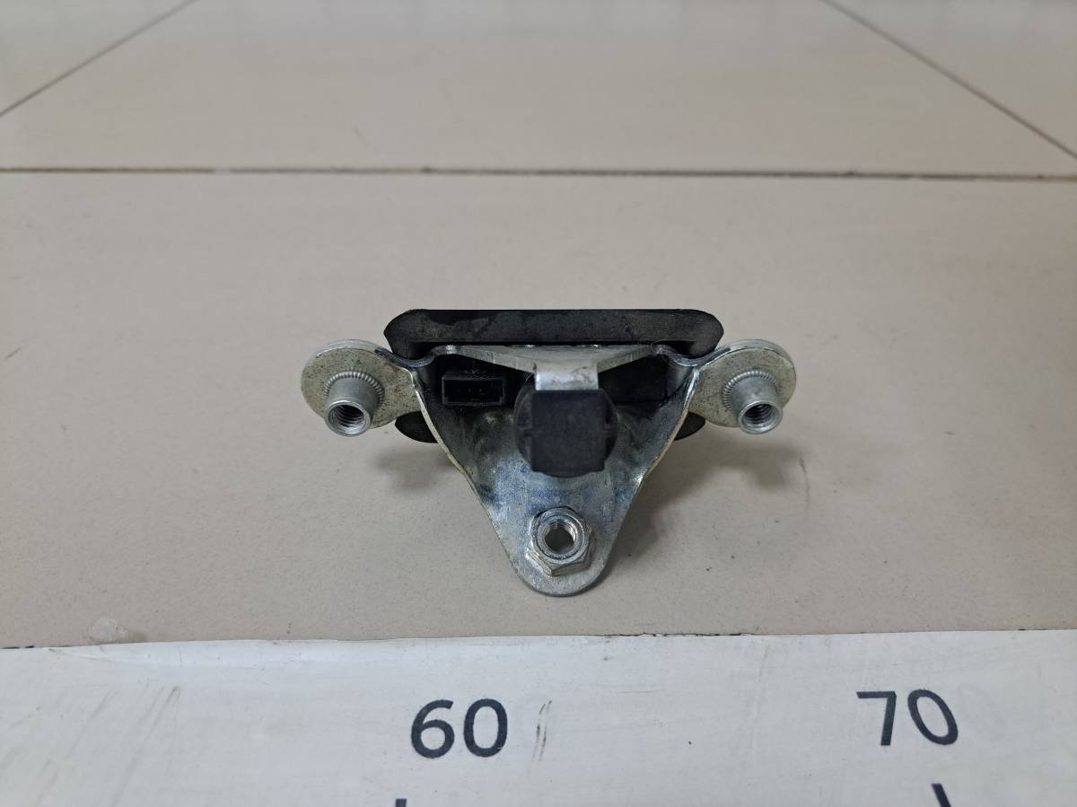 Замок багажника Skoda Octavia (A5 1Z-) 2004-2013 Замок багажника Skoda Octavia (A5 1Z-) 2004-2013