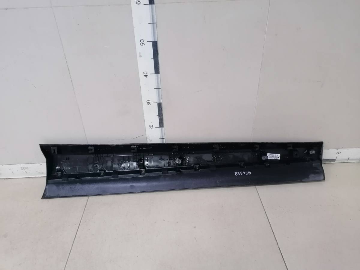 Накладка двери передней левой Hyundai Tucson NX4 2021