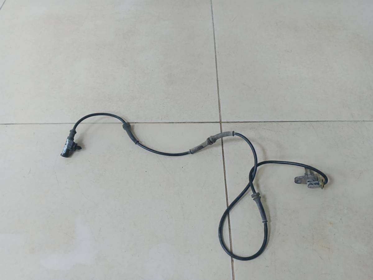 Датчик ABS передний Land Rover Discovery 3 2004-2009