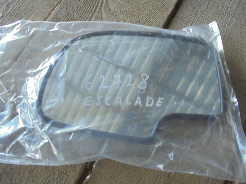 Стекло зеркала электрического левого Cadillac CTS 2002-2008