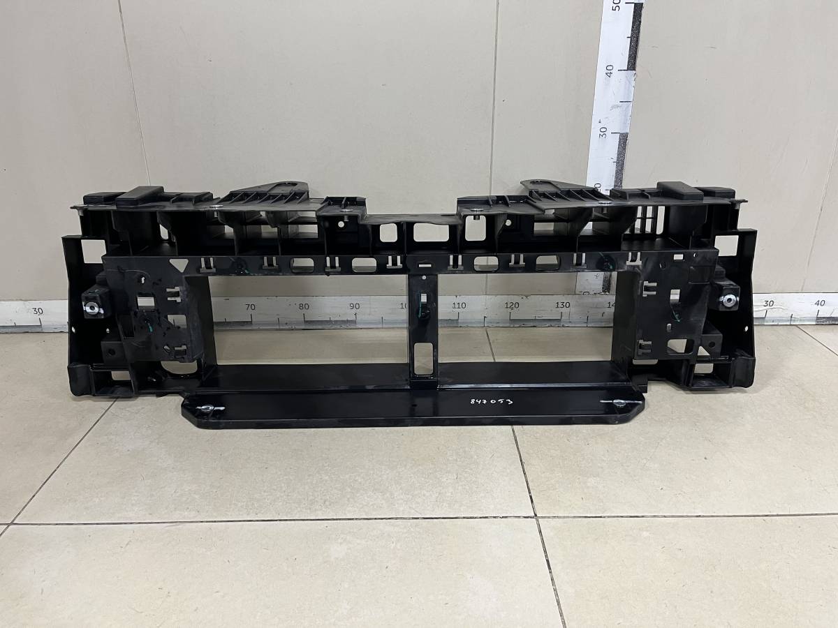Кронштейн решетки радиатора Hongqi H9 2020