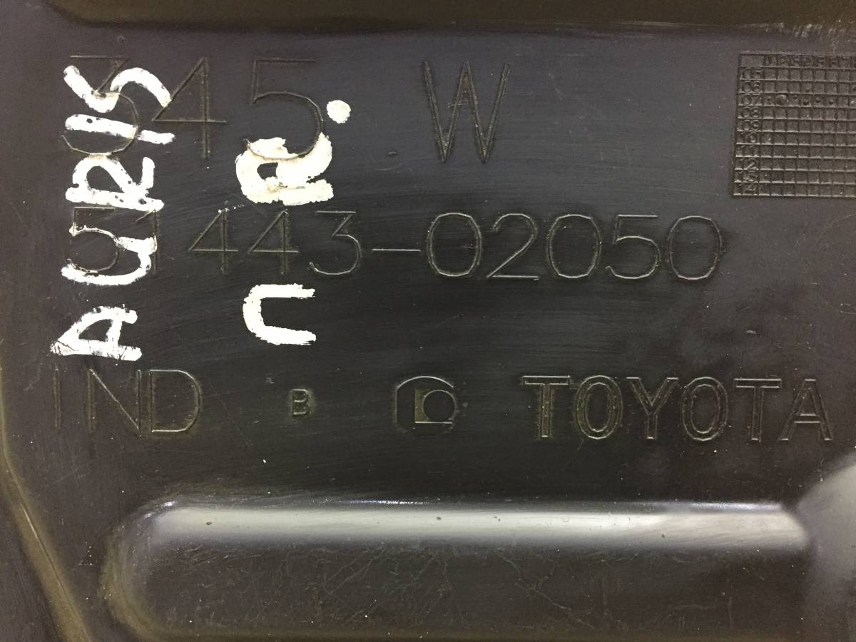 Пыльник двигателя нижний правый Toyota Auris (E150) 2006-2012