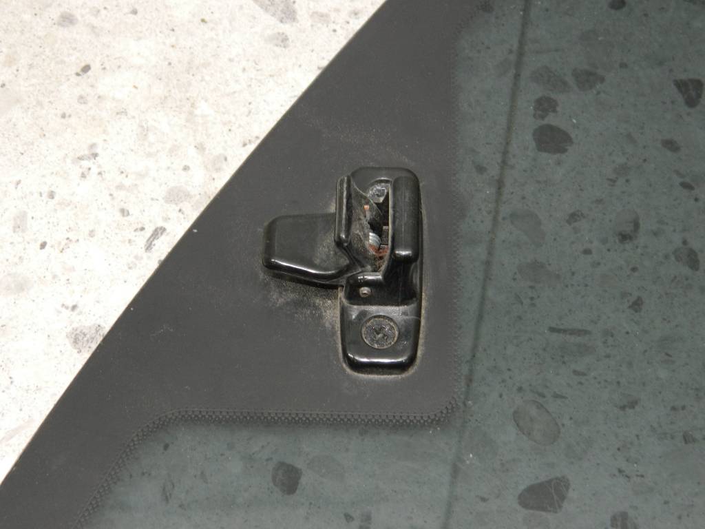 Стекло двери задней левой (форточка) Mitsubishi L200 (KB) 2006-2016