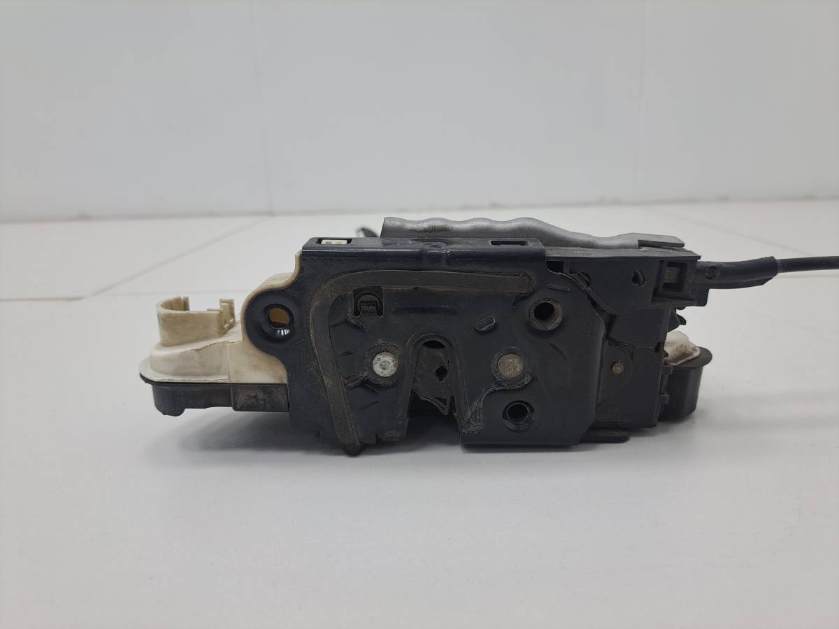 Замок двери передней правой Volkswagen Polo (Sed RUS) 2011>