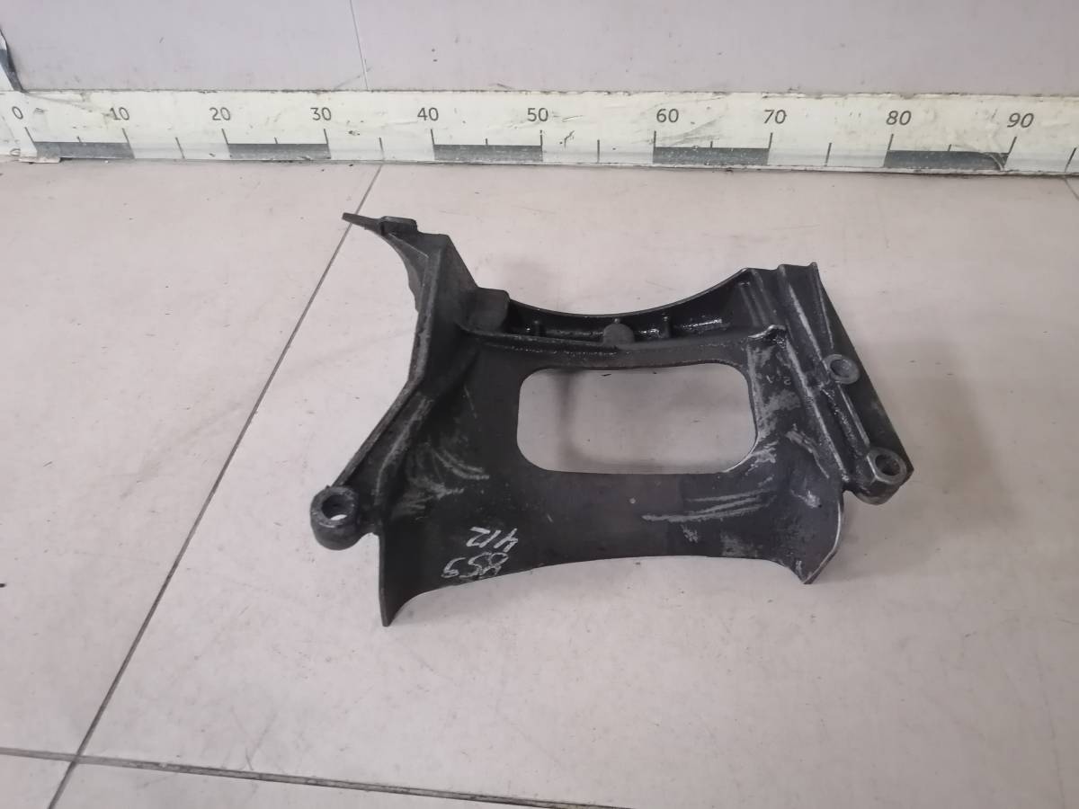 Кронштейн опоры двигателя Toyota Vitz (P10) 1999-2005