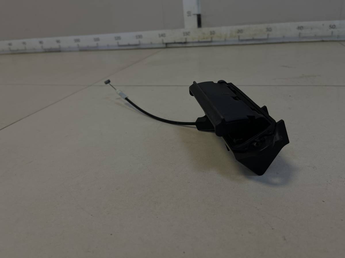 Ручка открывания багажника Toyota Noah (R60) 2001-2007