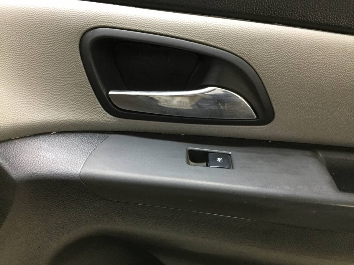 Обшивка двери передней правой Chevrolet Cruze (J300) 2009-2016