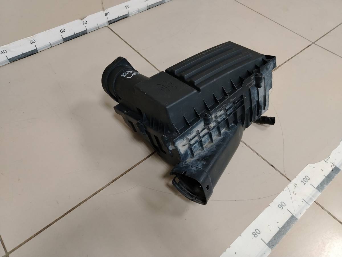 Корпус воздушного фильтра Volkswagen Passat B6 2005-2010