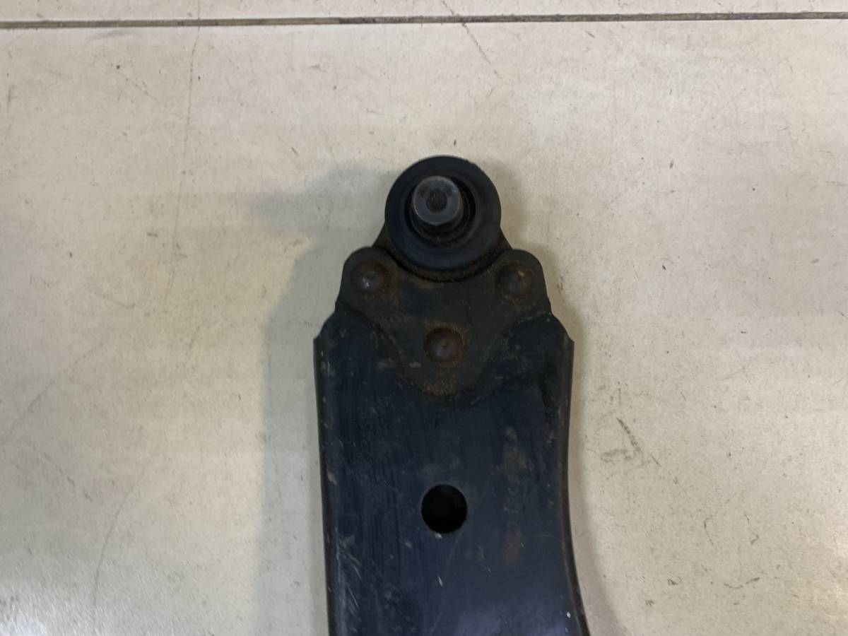 Рычаг передний правый Mazda Demio (DY) 2002-2007