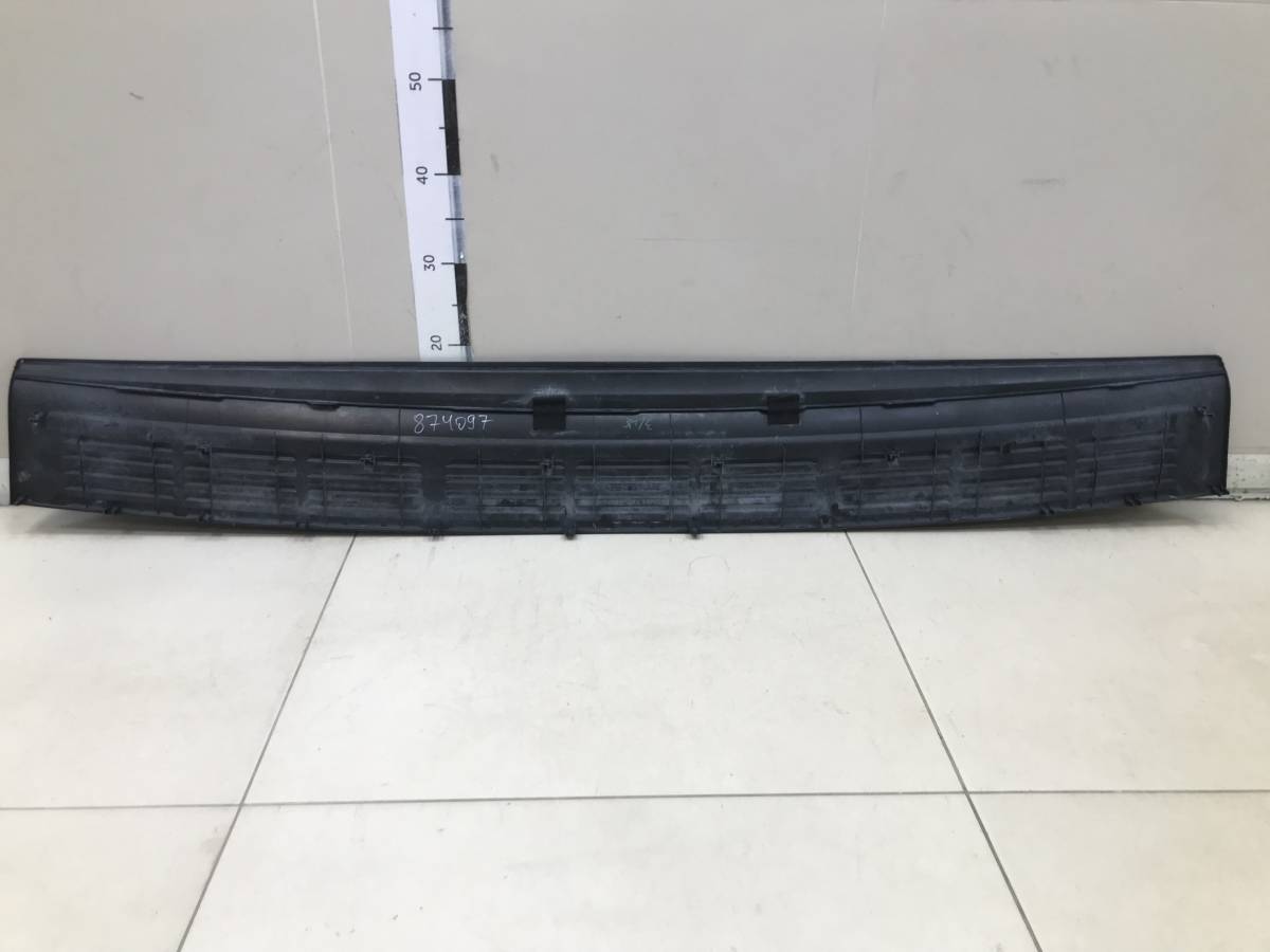 Накладка заднего бампера Toyota Land Cruiser (J200) 2007-2015