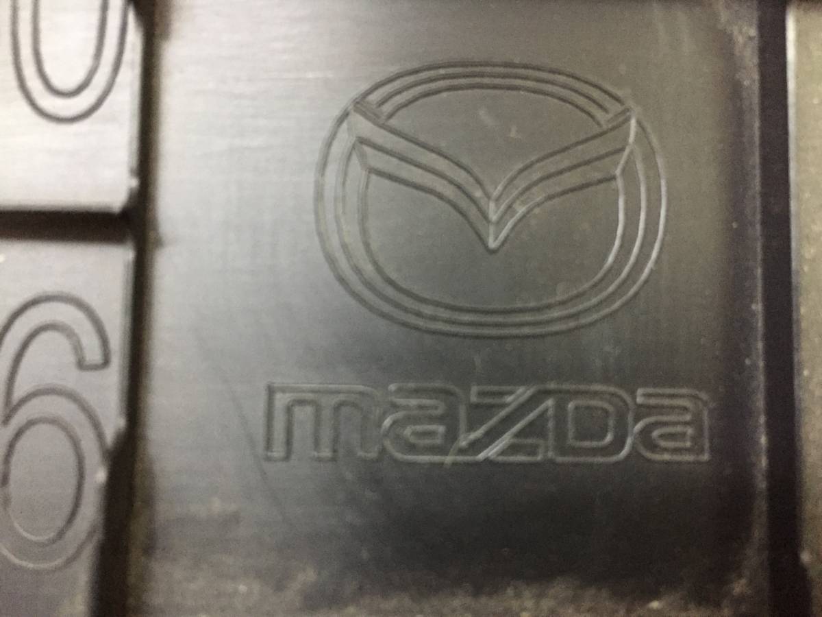 Обшивка двери багажника Mazda Mazda 3 (BM) 2013-2016