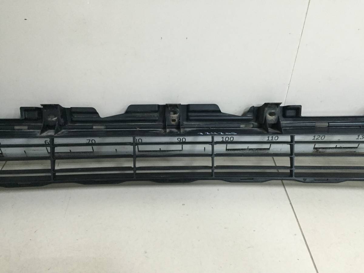 Решетка в бампер центральная Toyota Land Cruiser Prado (J150) 2009>
