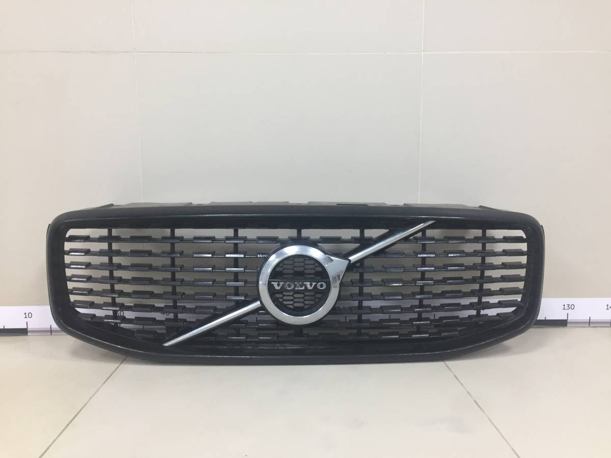 Решетка радиатора Volvo XC60 2017>