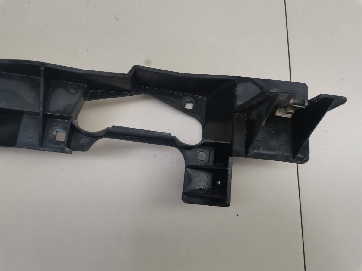 Кронштейн фар правый Land Rover Discovery 3 2004-2009