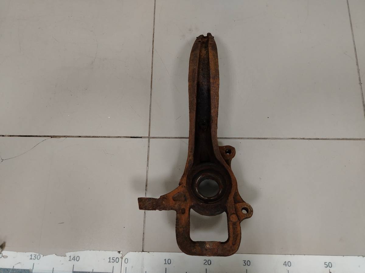 Кулак поворотный передний левый Volkswagen Touareg (7L) 2002-2010