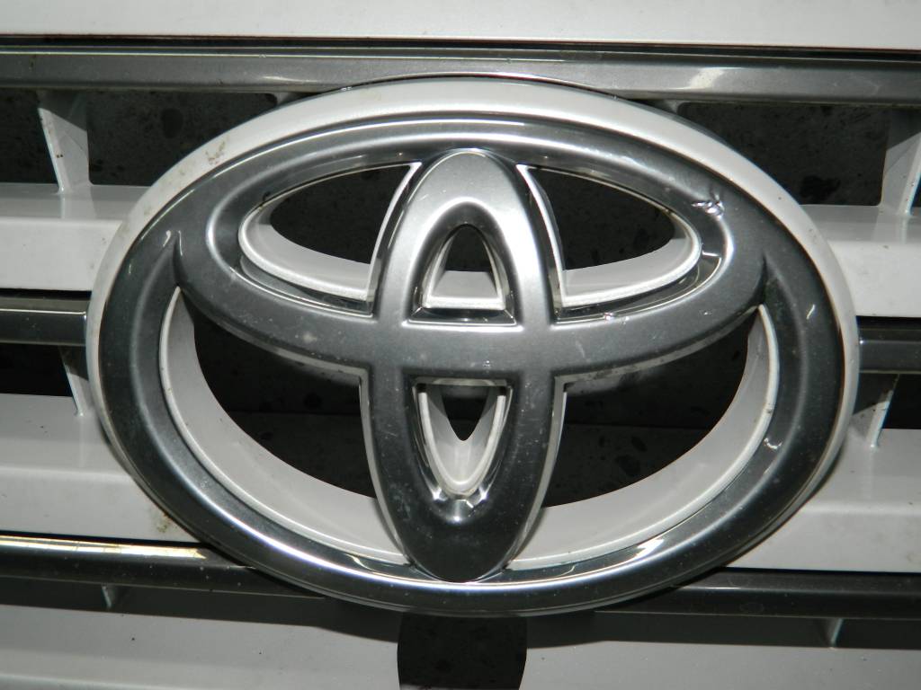 Решетка радиатора Toyota Land Cruiser (J200) 2007-2015