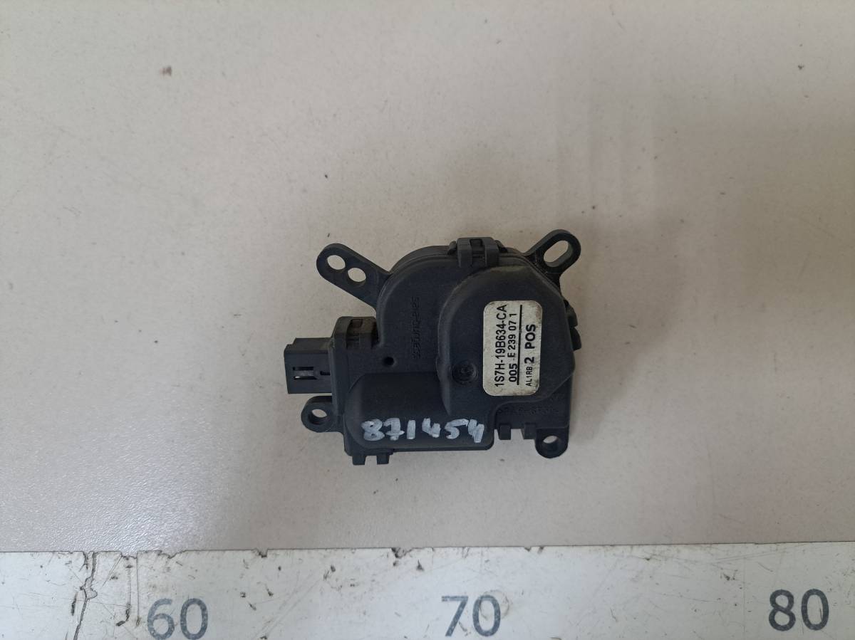 Моторчик заслонки печки Ford Fusion (JU) 2002-2012 Моторчик заслонки печки Ford Fusion (JU) 2002-2012