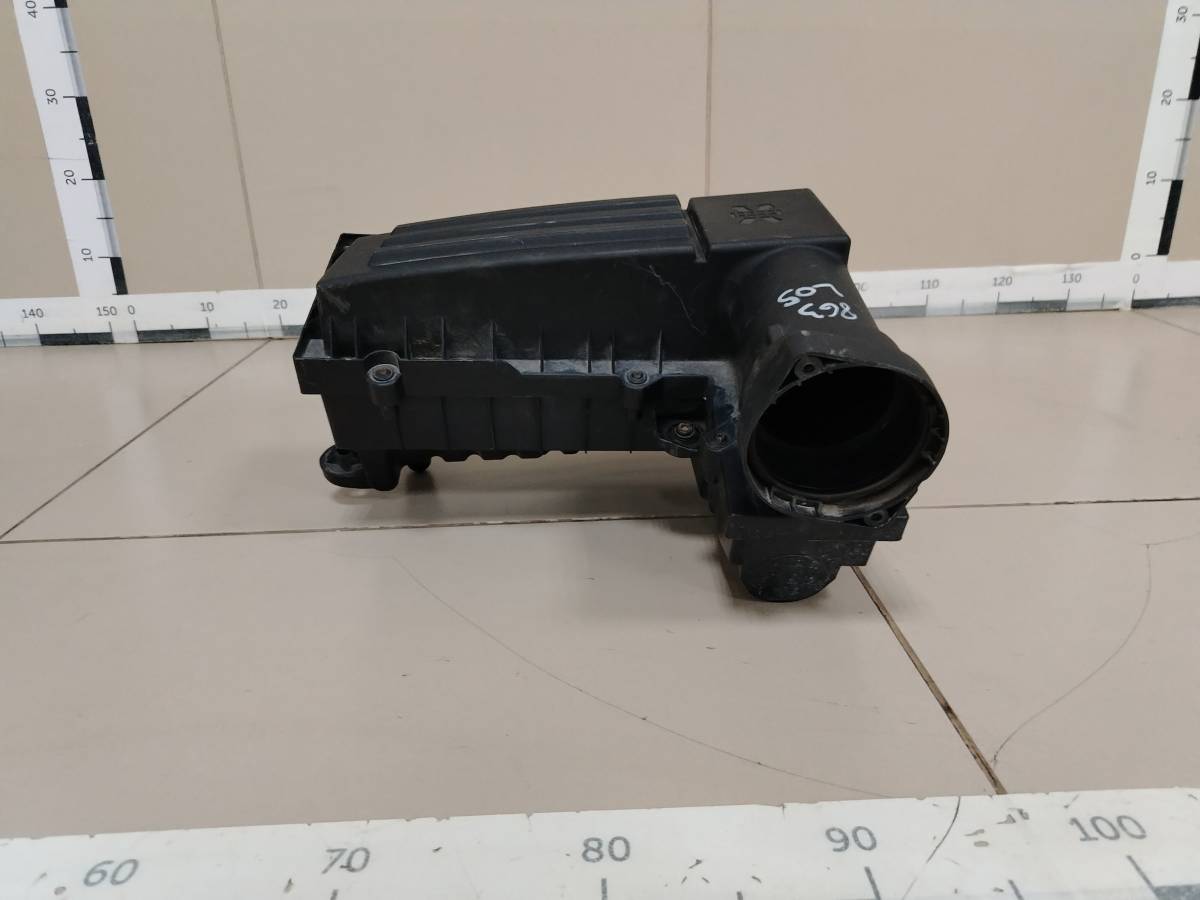 Корпус воздушного фильтра Volkswagen Passat B6 2005-2010