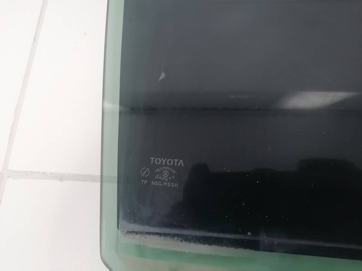 Стекло двери задней правой Toyota  Celsior (F30) 2003