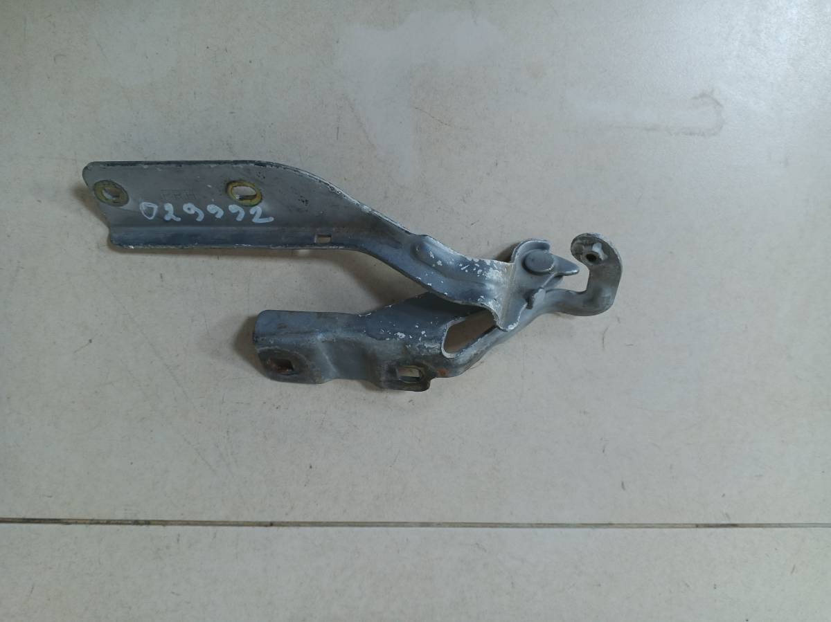 Петля капота правая Nissan Primera (P12) 2002-2007
