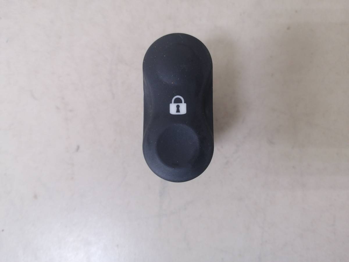 Кнопка центрального замка Nissan Almera 3 (G11, G15) 2012>