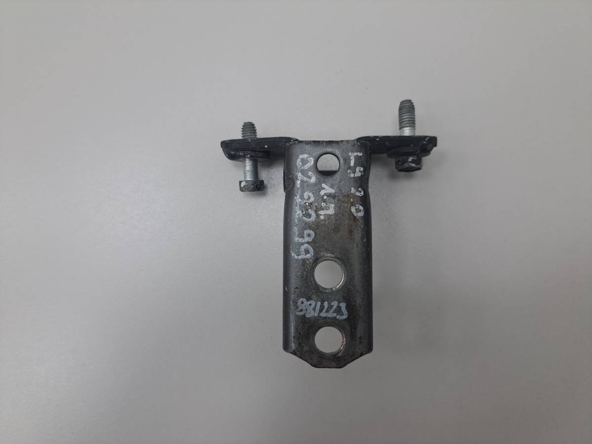 Петля двери Mitsubishi Lancer 9  (CS/Classic) 2000-2011