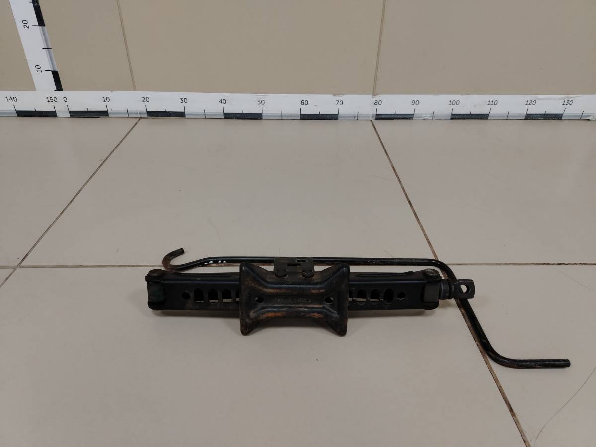 Домкрат Toyota Camry (XV30) 2001-2006 Домкрат Toyota Camry (XV30) 2001-2006
