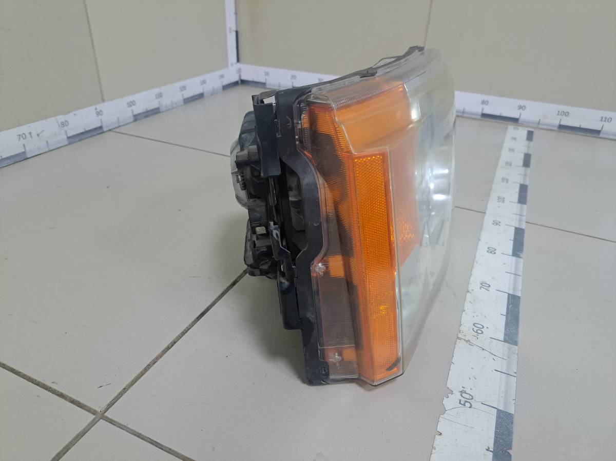 Фара правая Land Rover Discovery 3 2004-2009