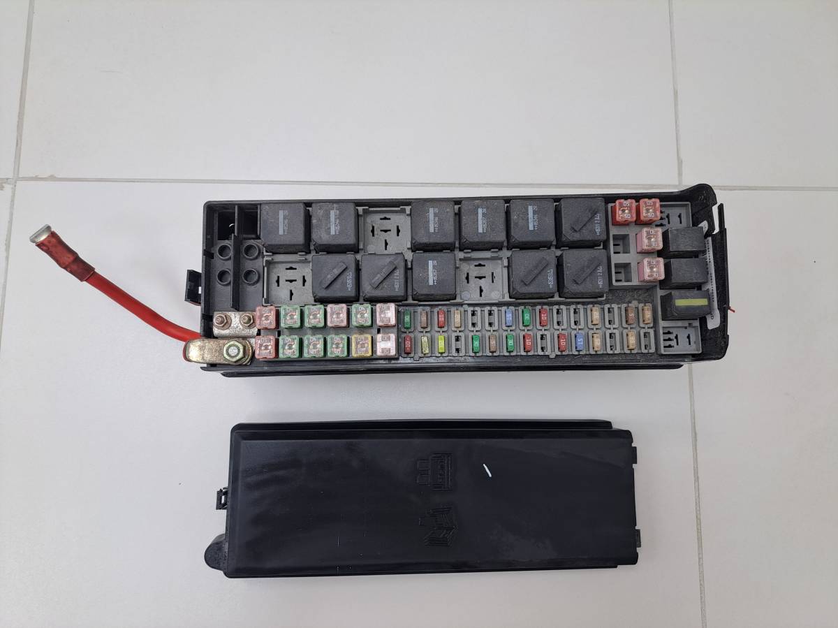 Блок предохранителей Land Rover Discovery 3 2004-2009