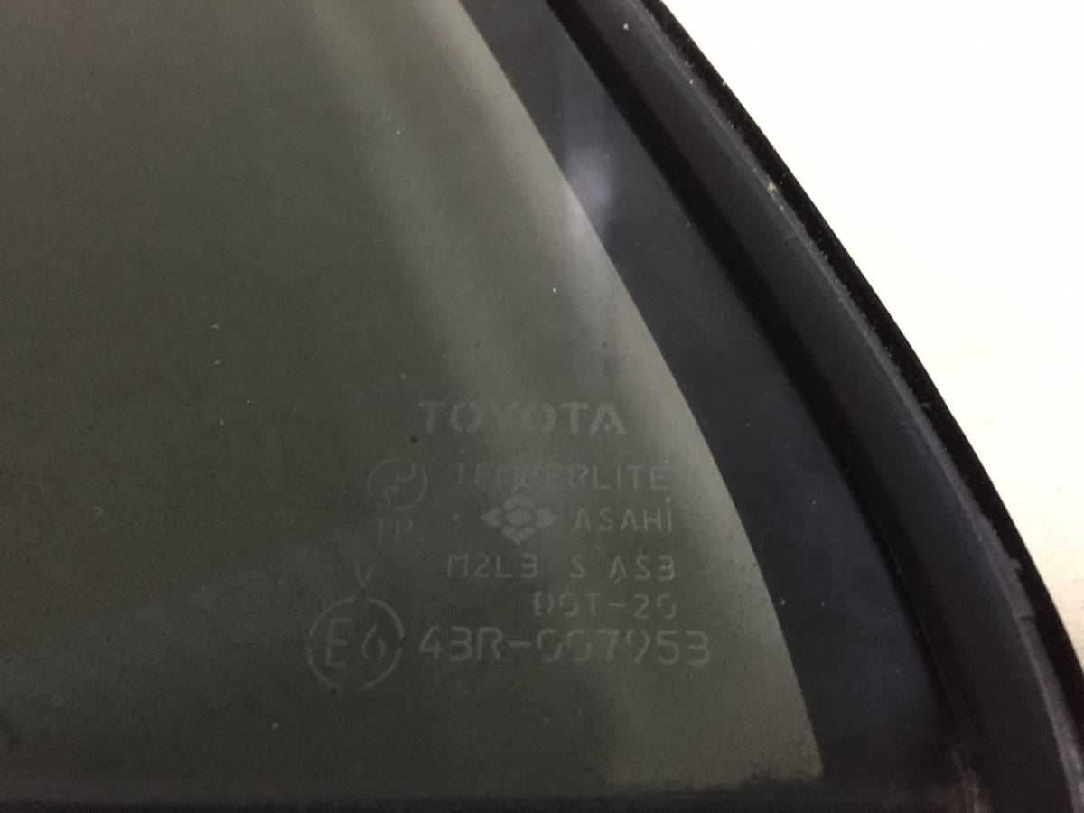 Стекло двери задней левой (форточка) Toyota Corolla E120 2001-2007