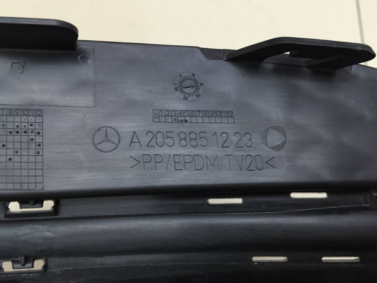 Решетка в бампер правая Mercedes-Benz C-Class (W205) 2014>
