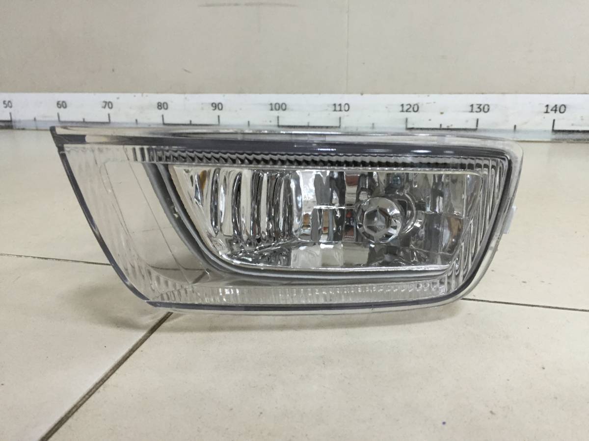 Фара противотуманная левая Toyota Premio (T240) 2001-2007