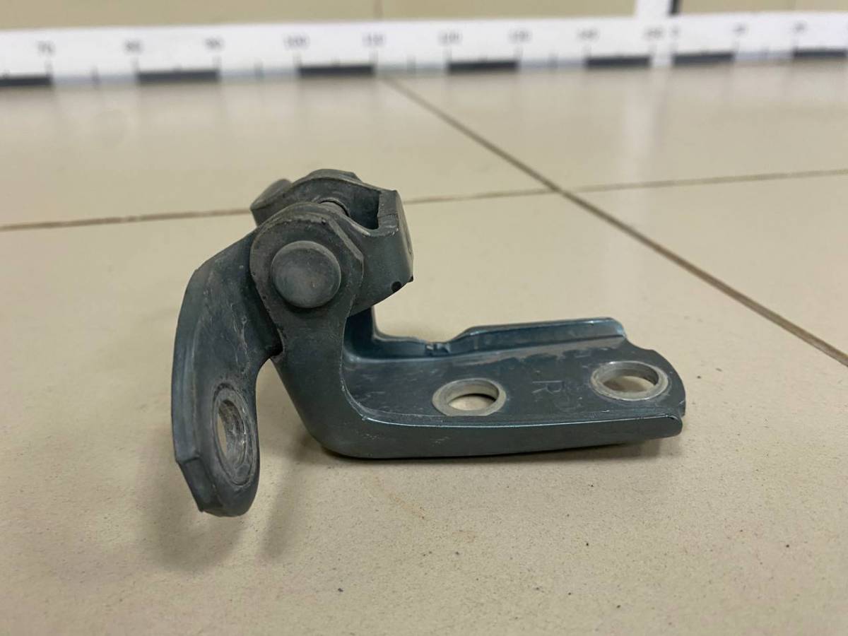 Петля двери задней правой нижняя Toyota Camry (V40) 2006-2011 Петля двери задней правой нижняя Toyota Camry (V40) 2006-2011