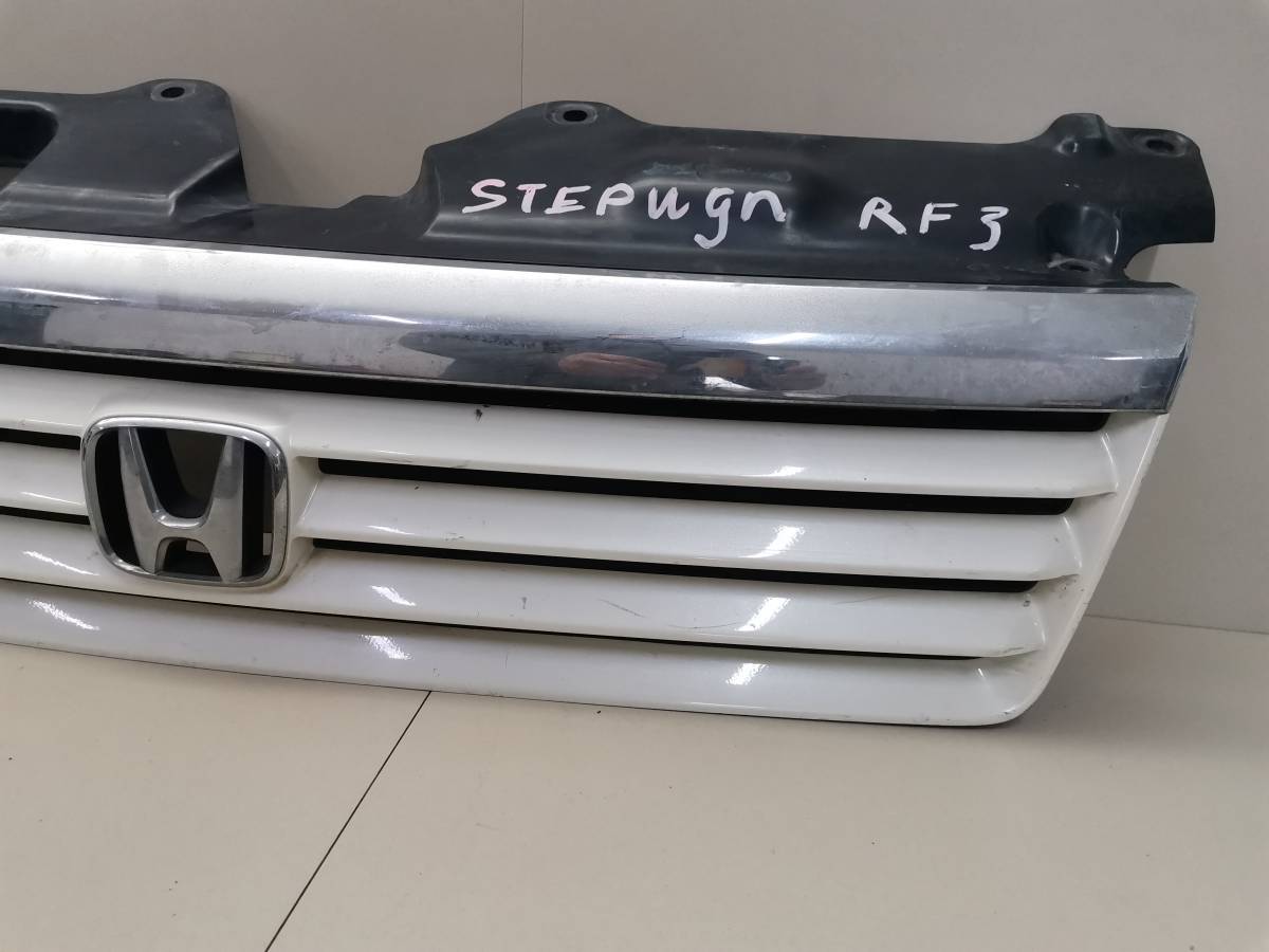 Решетка радиатора Honda Stepwgn 2001-2005