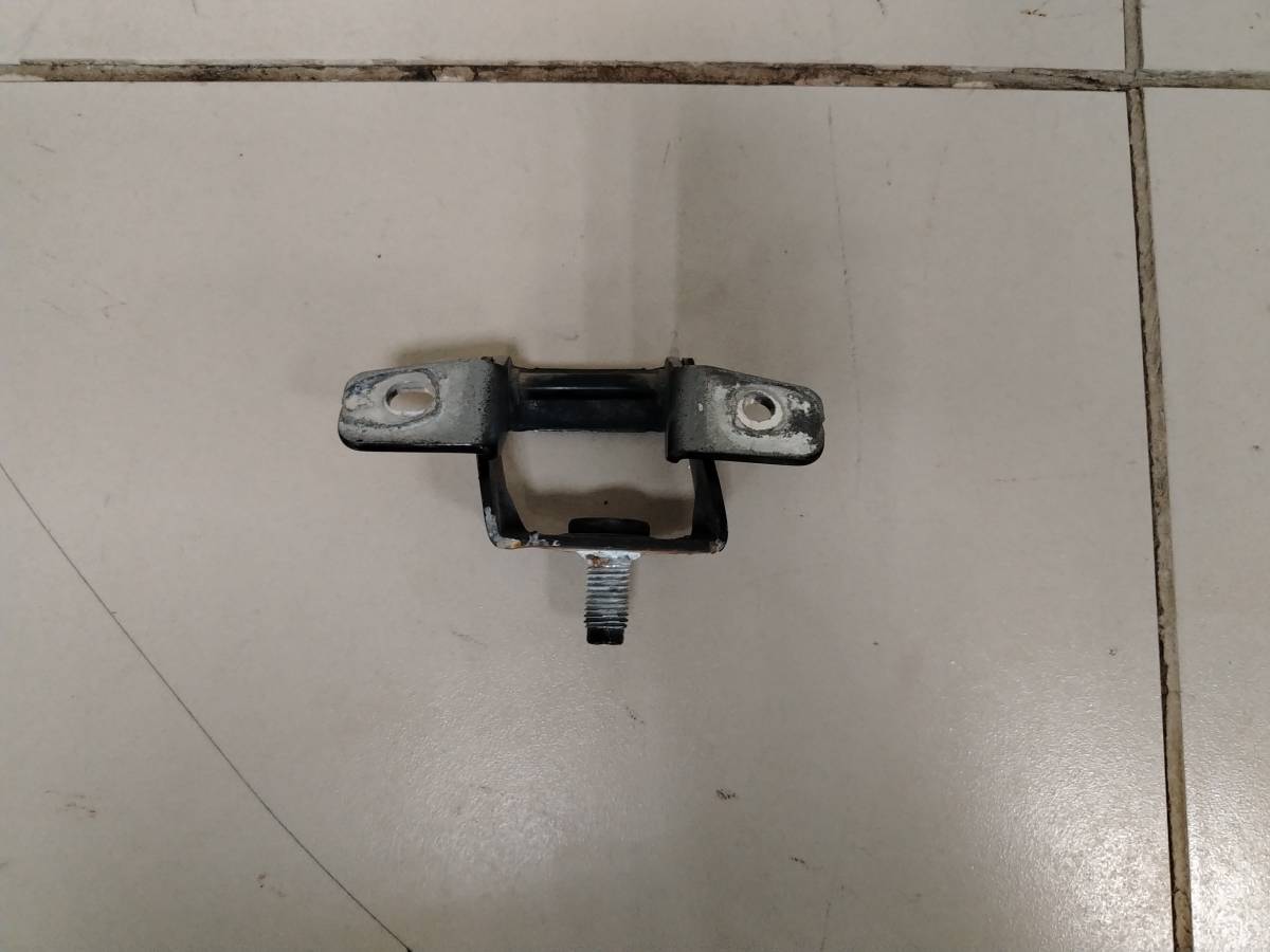 Петля двери багажника Hyundai Getz 2002-2010