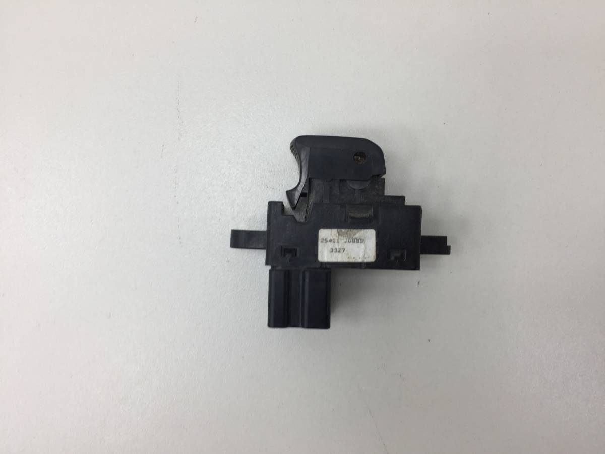 Кнопка стеклоподъемника Nissan Qashqai (J10) 2006-2013