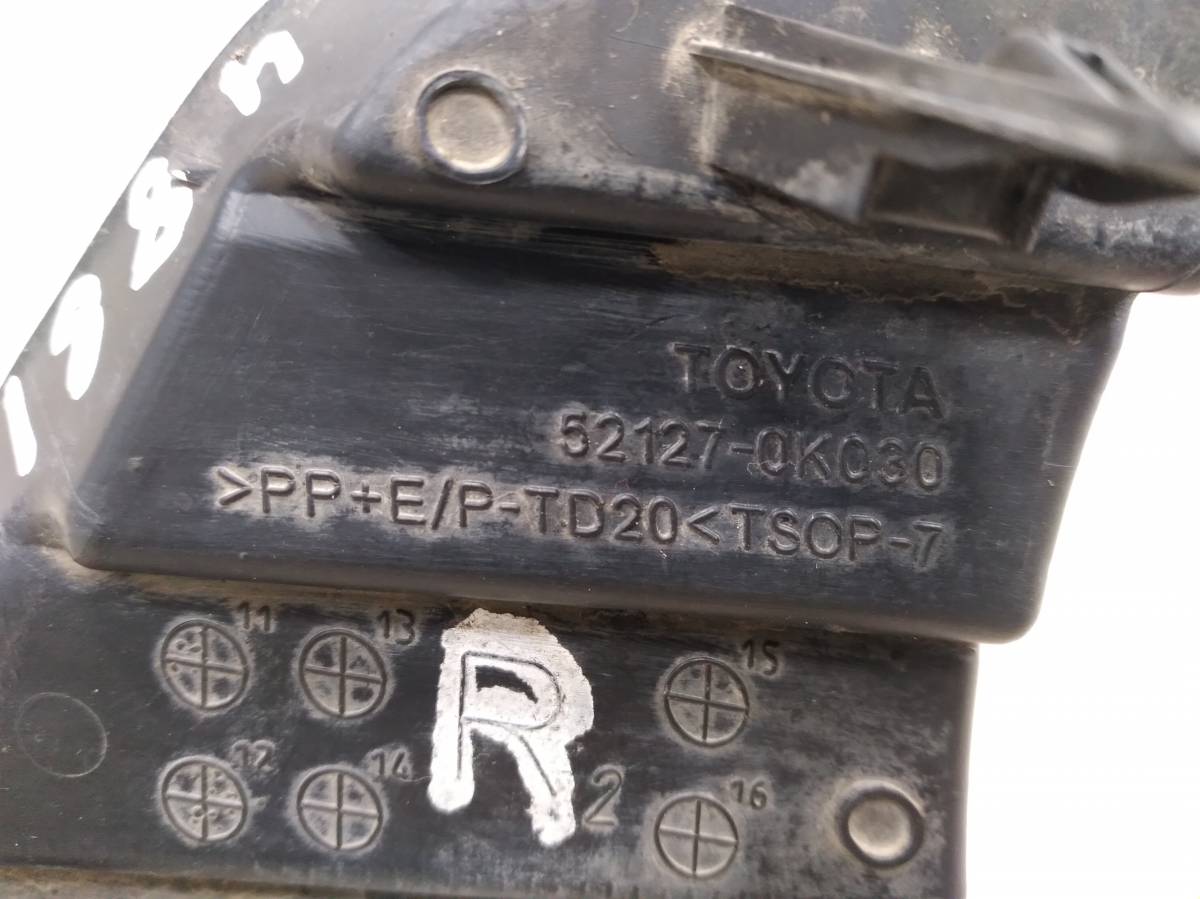 Заглушка бампера Toyota Hilux (AN10,AN20,AN30) 2011-2015 Заглушка бампера Toyota Hilux (AN10,AN20,AN30) 2011-2015