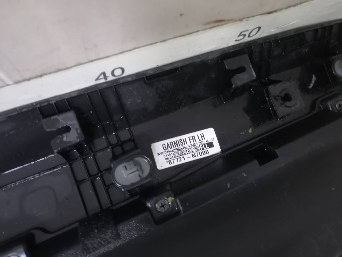 Накладка двери передней левой Hyundai Tucson NX4 2021