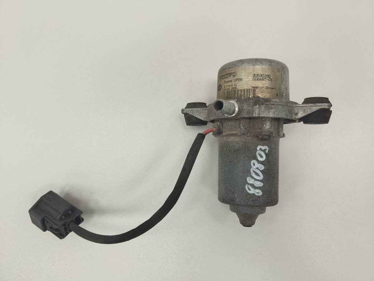 Насос вакуумный Volvo S40 1995-2004 Насос вакуумный Volvo S40 1995-2004