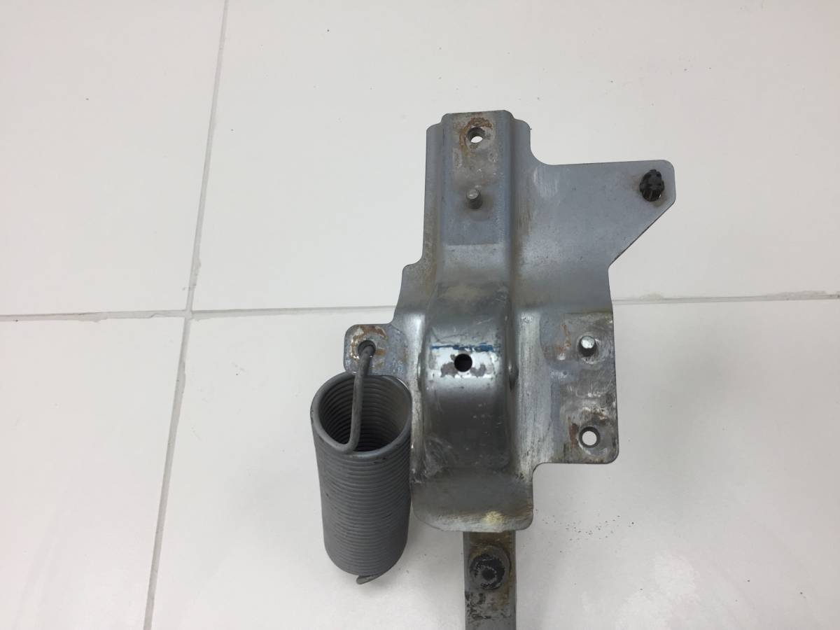Петля крышки багажника Mitsubishi Galant (EA) 1998-2003