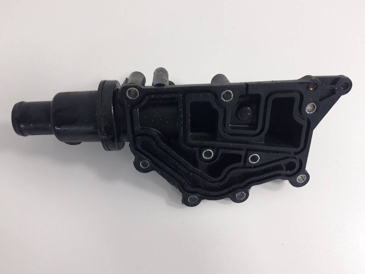 Корпус термостата Renault Megane (2) 2002-2009 Корпус термостата Renault Megane (2) 2002-2009