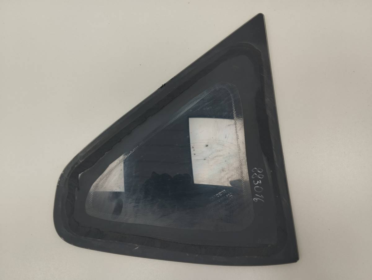 Стекло кузовное глухое левое Nissan Qashqai (J10) 2006-2013