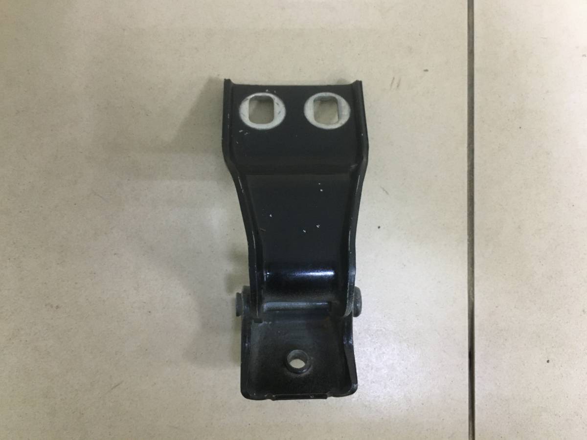 Петля двери багажника Ford C-MAX 2003-2010