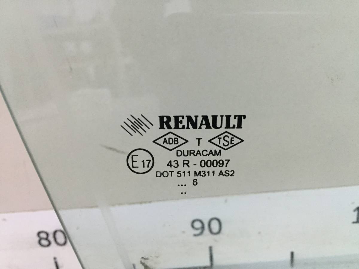 Стекло двери передней правой Renault Symbol (1) 2001-2008