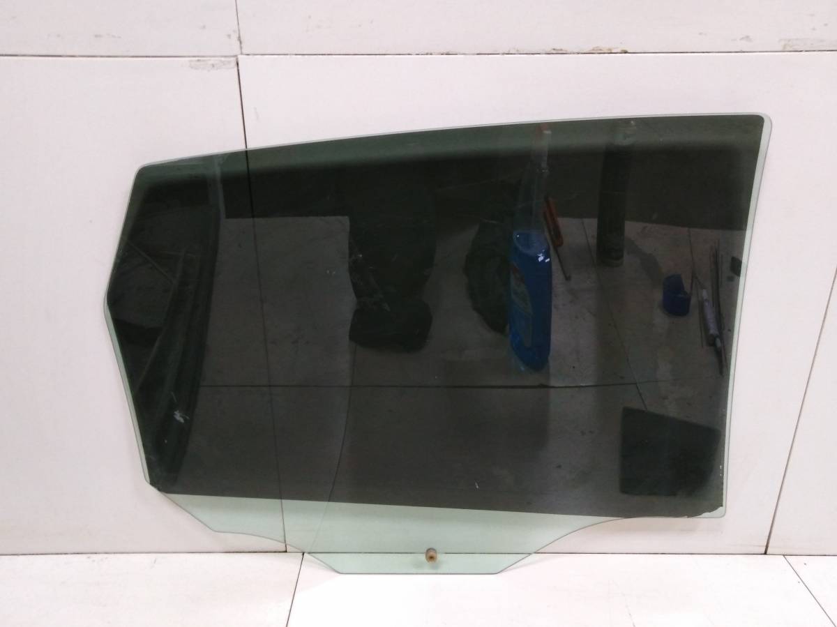 Стекло двери задней левой Ford Focus 1 1998-2004